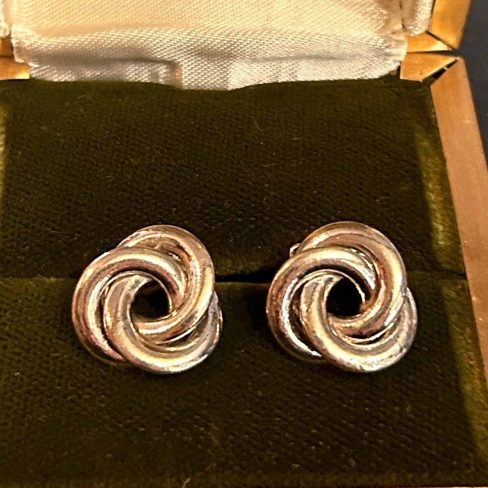 Vintage Lisner clip on earrings